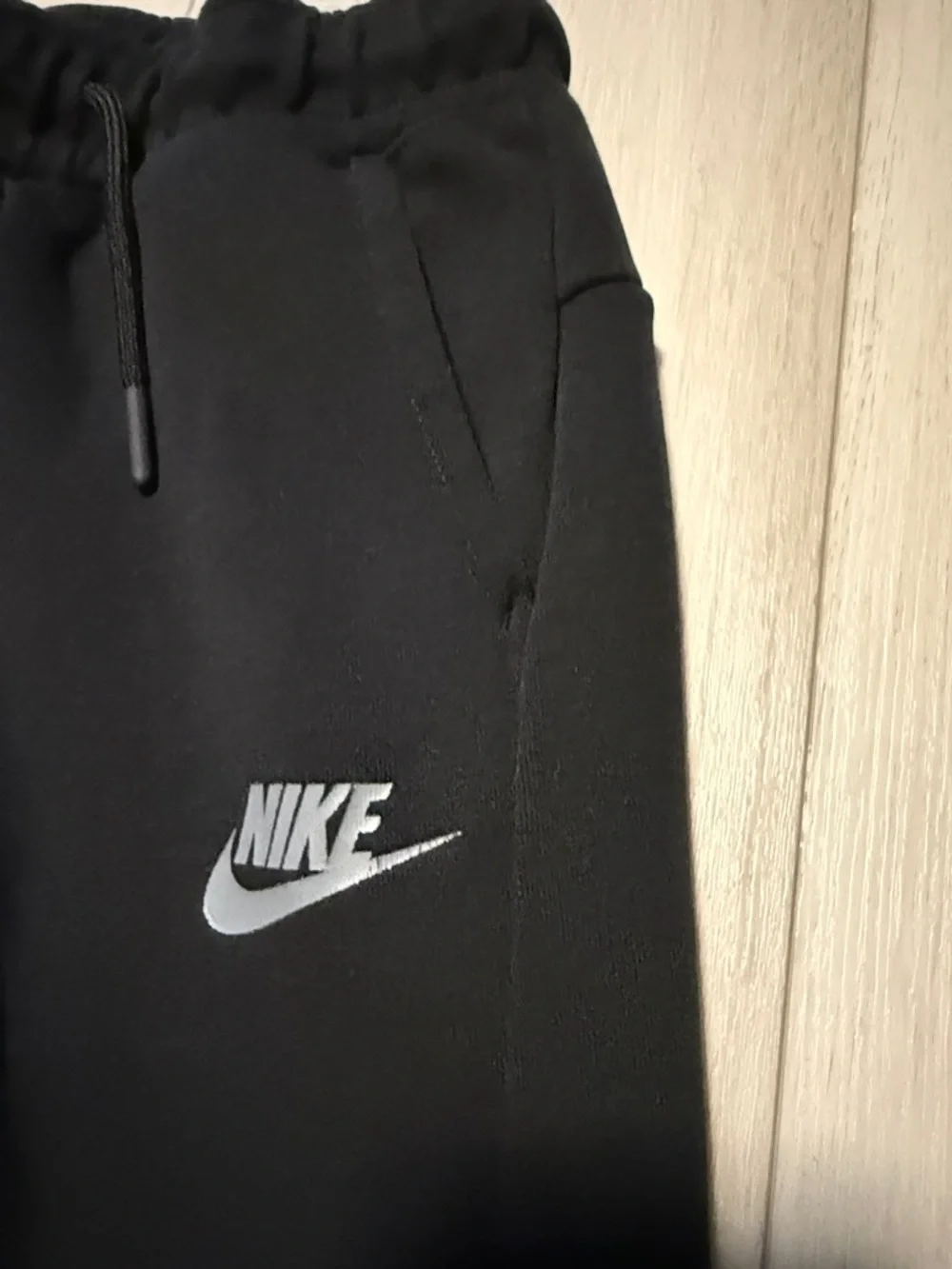 Nike Kids Tech Sweats-Black Athletic Jogger Pants-pockets and zipper size 4 (XS)